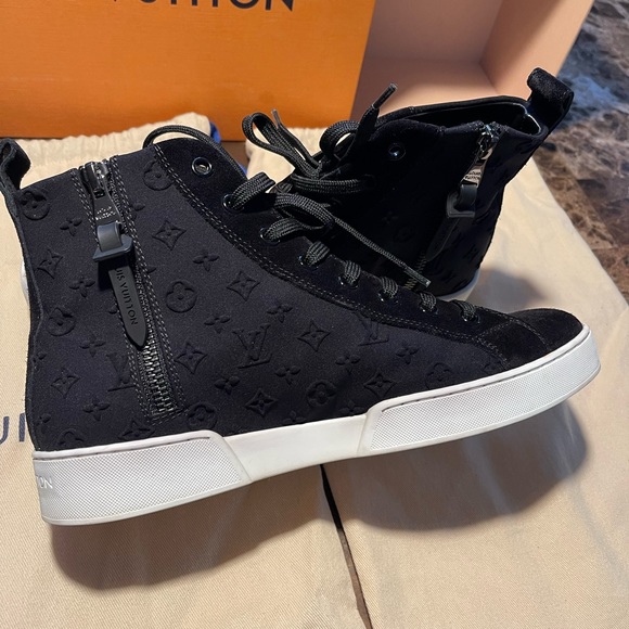 Authentic Louis Vuitton sneakers - Picture 7 of 14